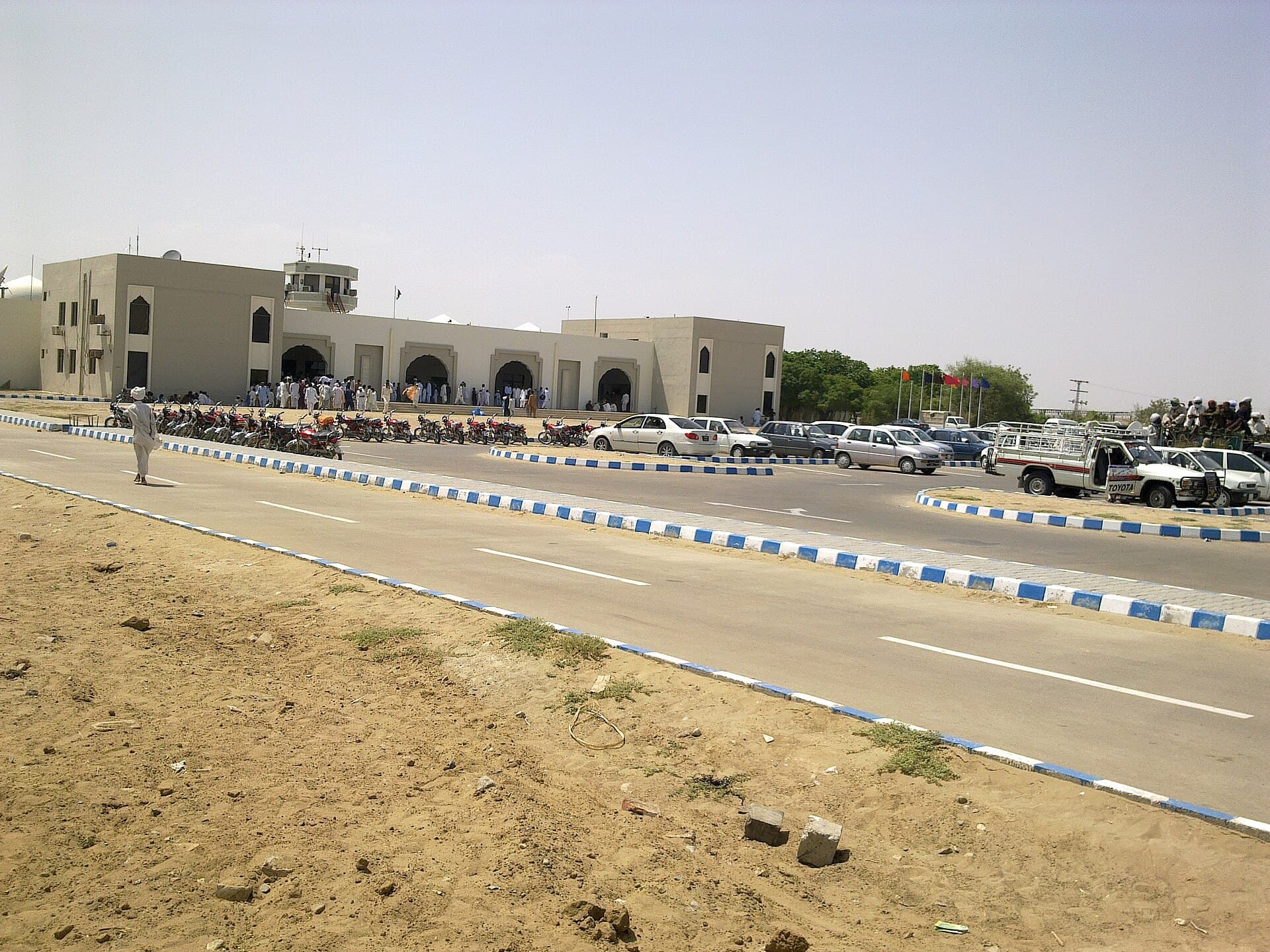 Dera Ghazi Khan — rent a car