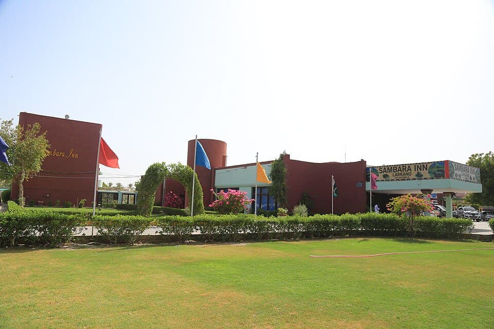 Larkana — rent a car